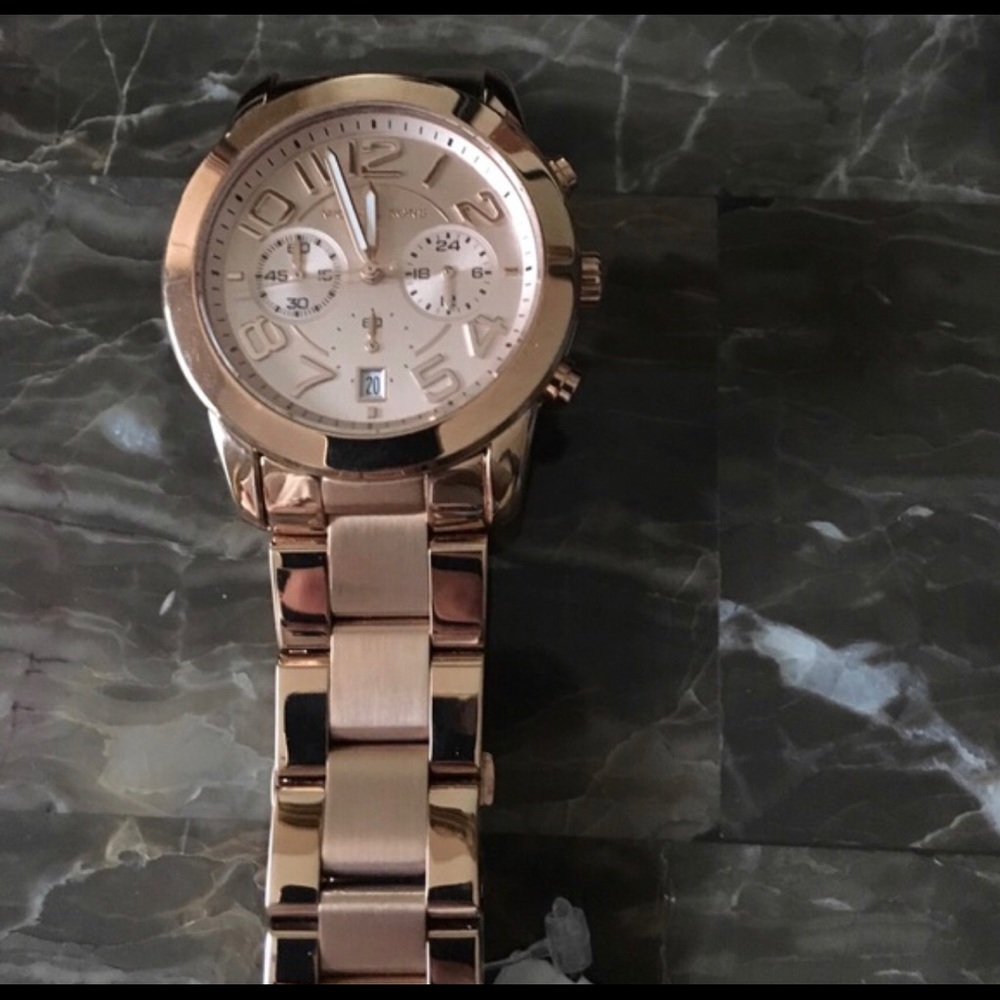 Authentic MK watch with box. Rose gold.